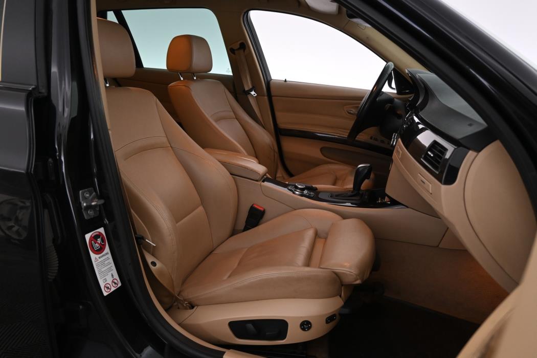 BMW 330 2011