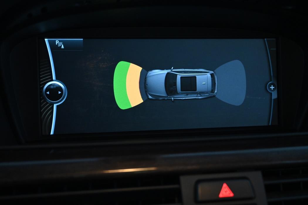 BMW 330 2011
