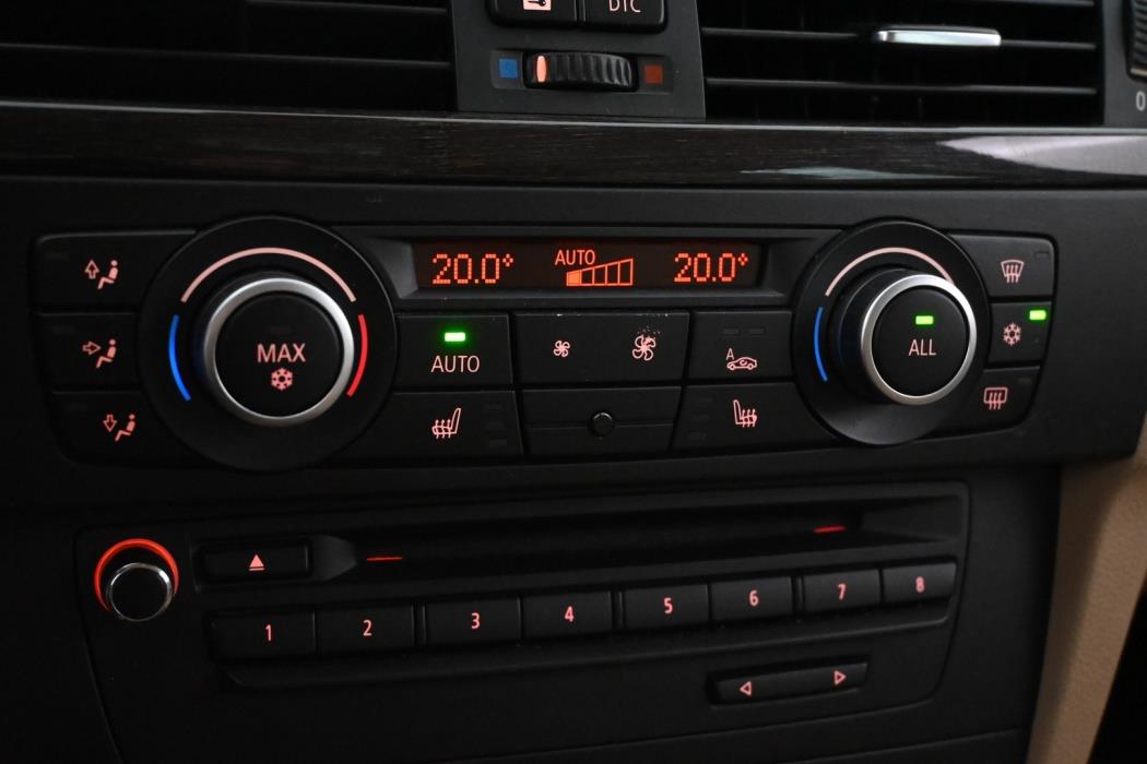 BMW 330 2011