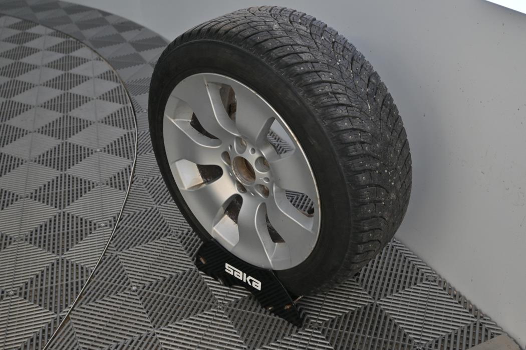 BMW 330 2011