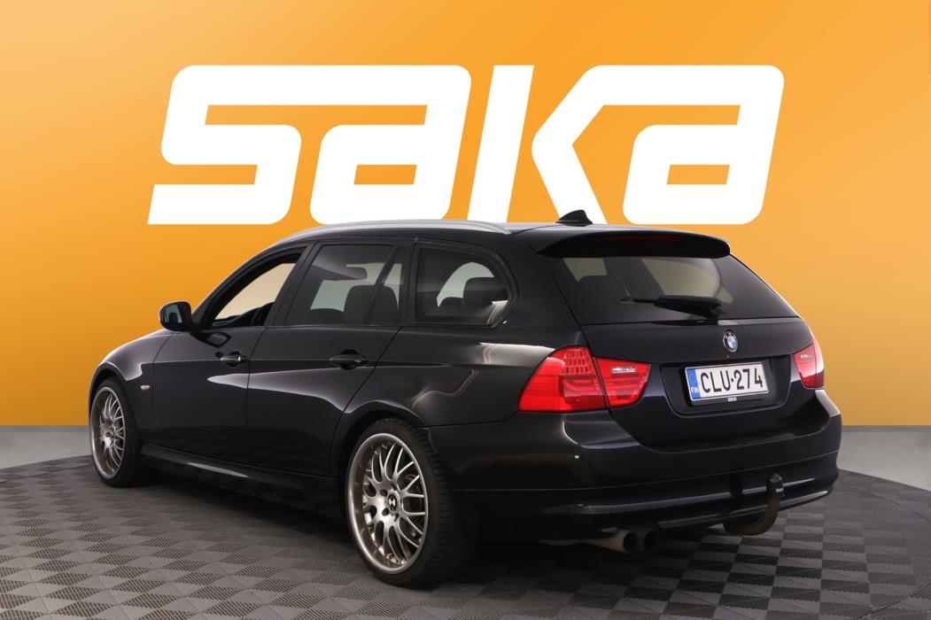 BMW 330 2011