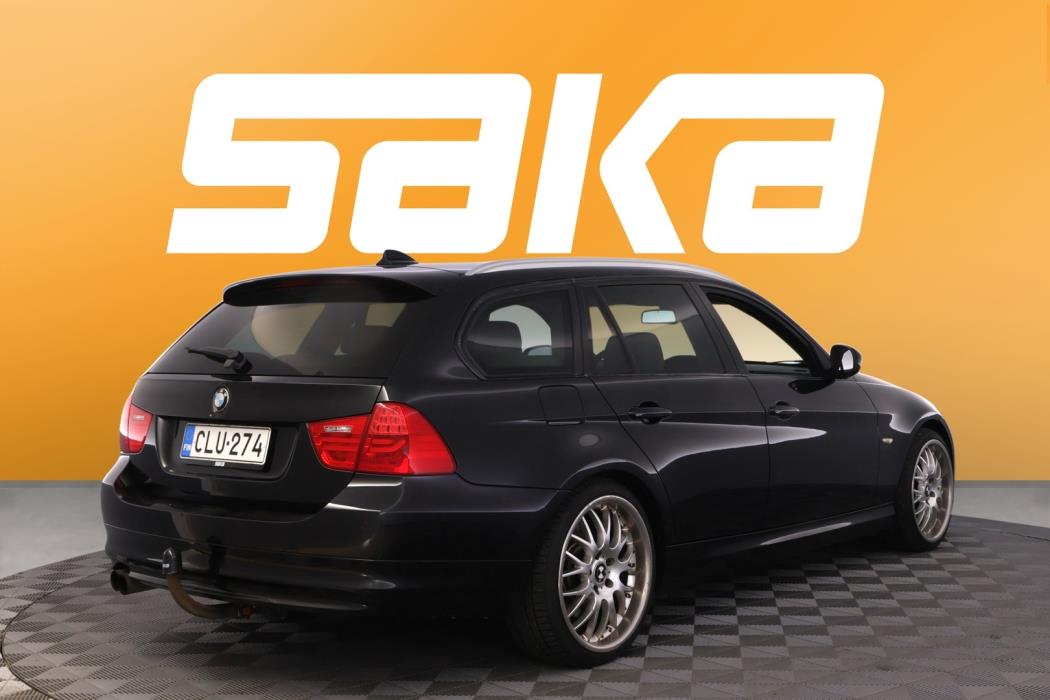 BMW 330 2011
