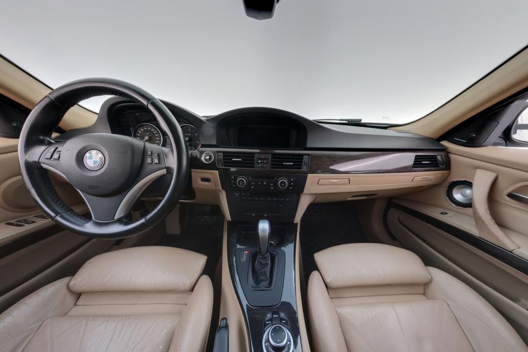 BMW 330 2011