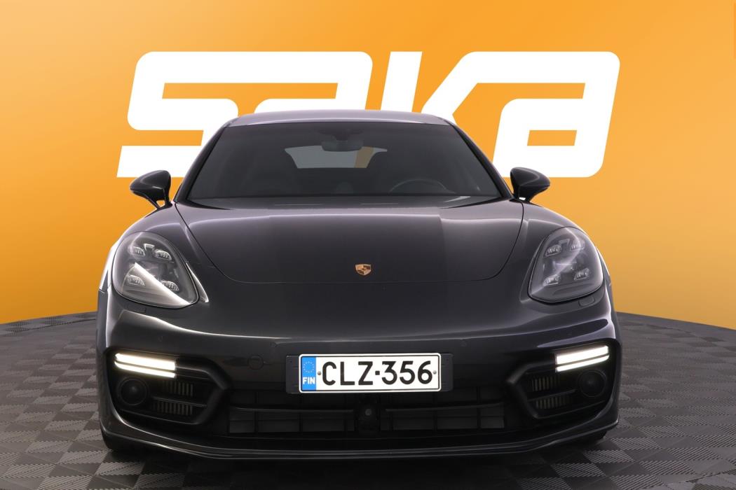PORSCHE Panamera 2017