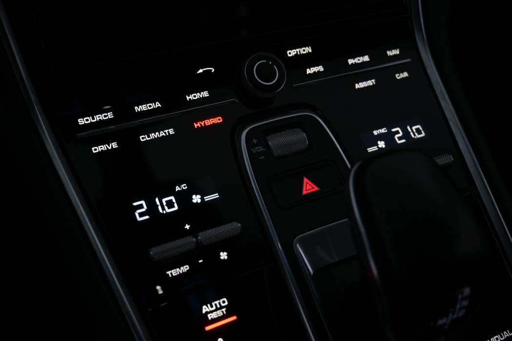 PORSCHE Panamera 2017