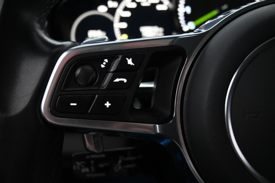 PORSCHE Panamera 2017