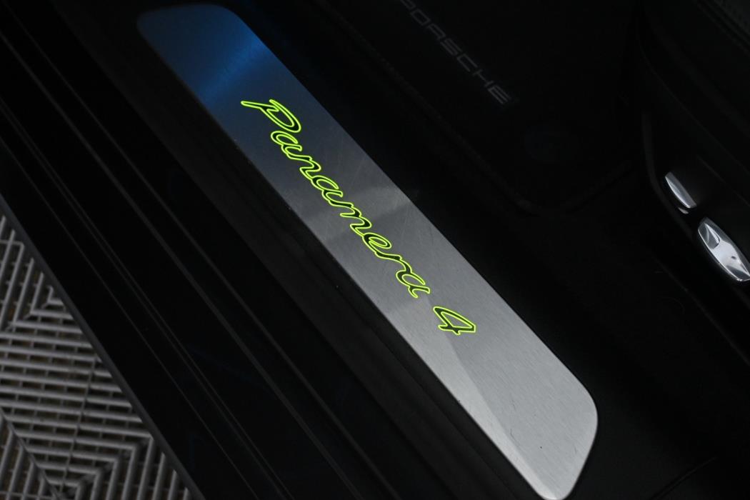 PORSCHE Panamera 2017