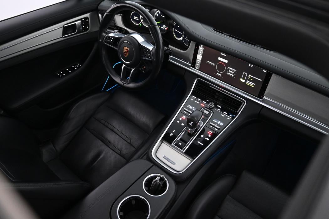 PORSCHE Panamera 2017