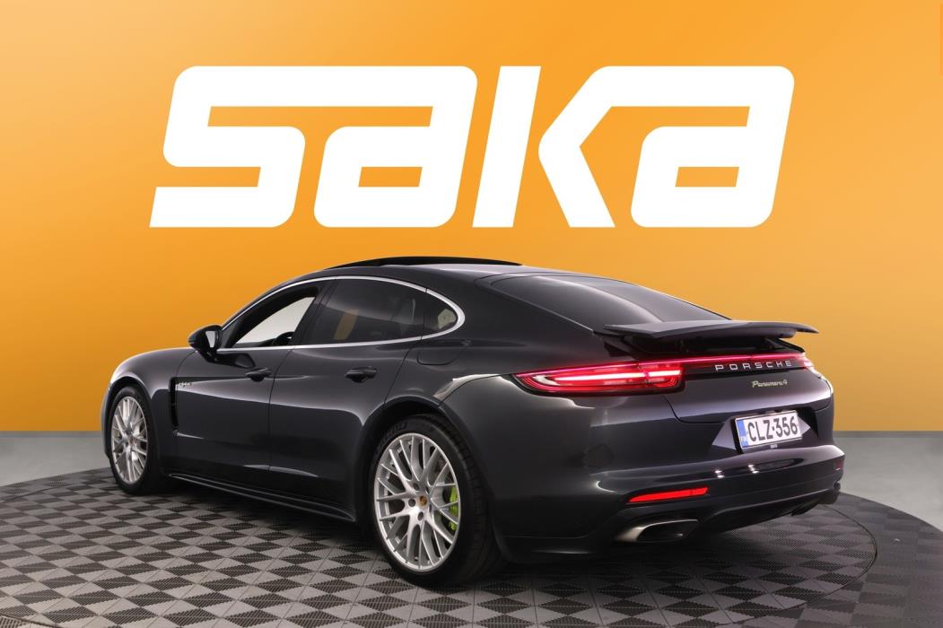 PORSCHE Panamera 2017
