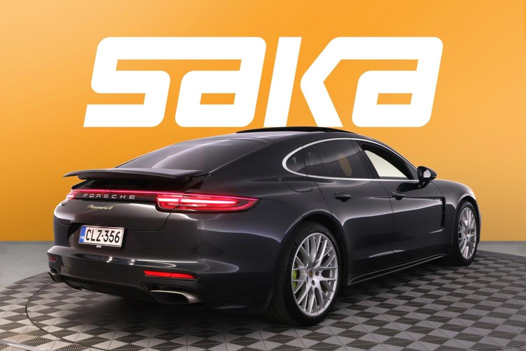 PORSCHE Panamera 2017