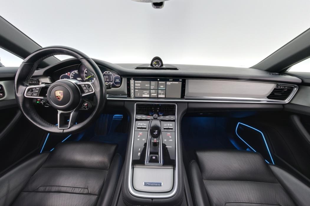 PORSCHE Panamera 2017