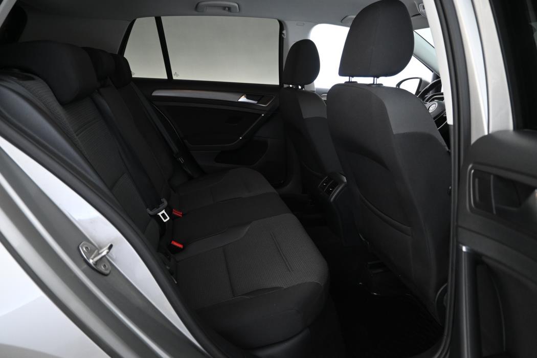 VOLKSWAGEN Golf 2013