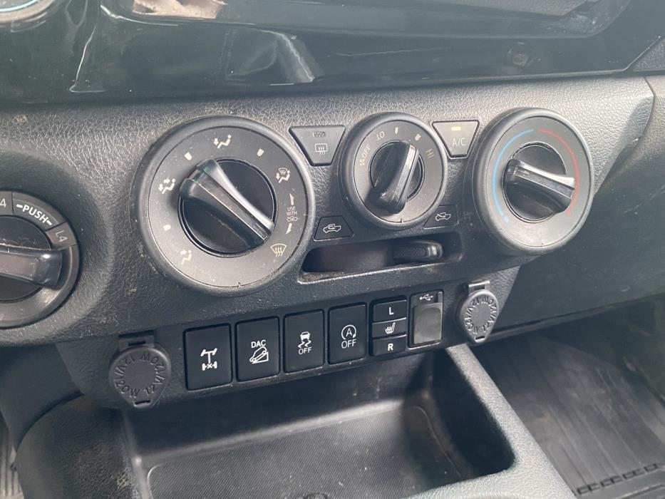 TOYOTA Hilux 2017