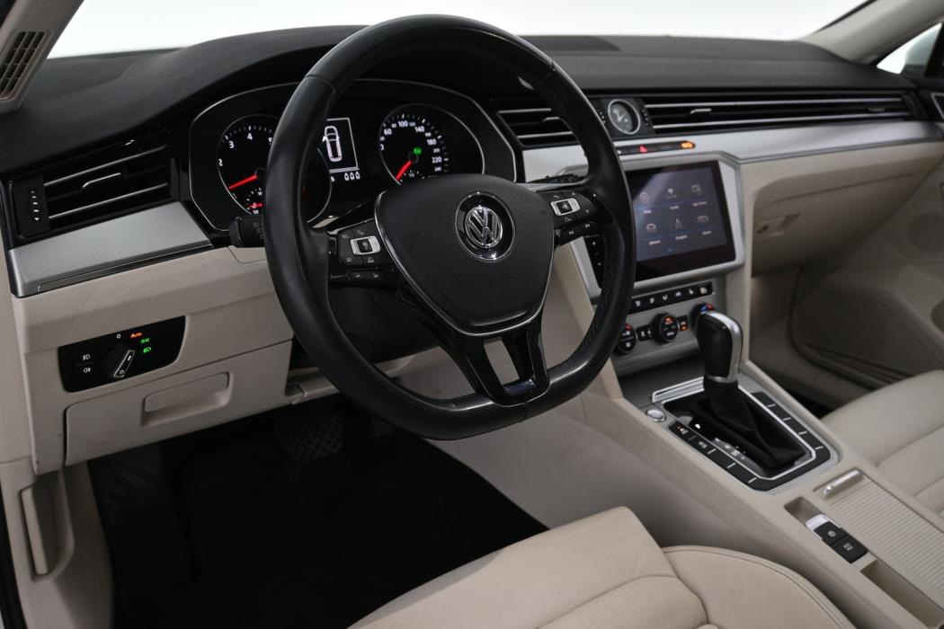 VOLKSWAGEN Passat 2018