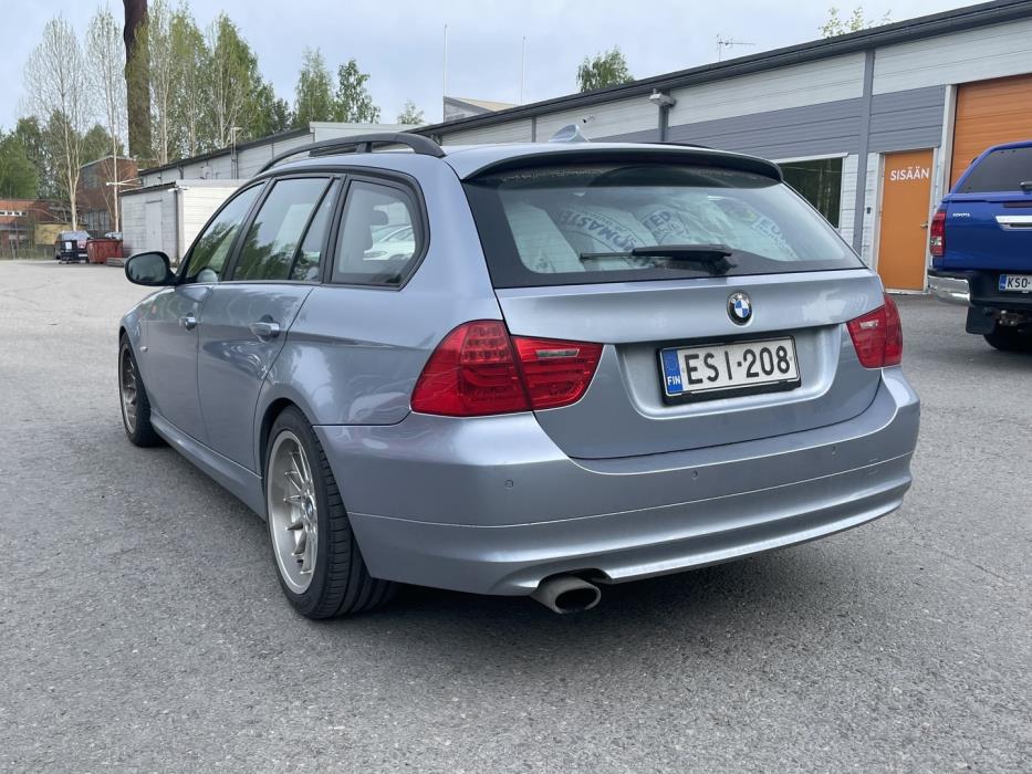 BMW 320 2011