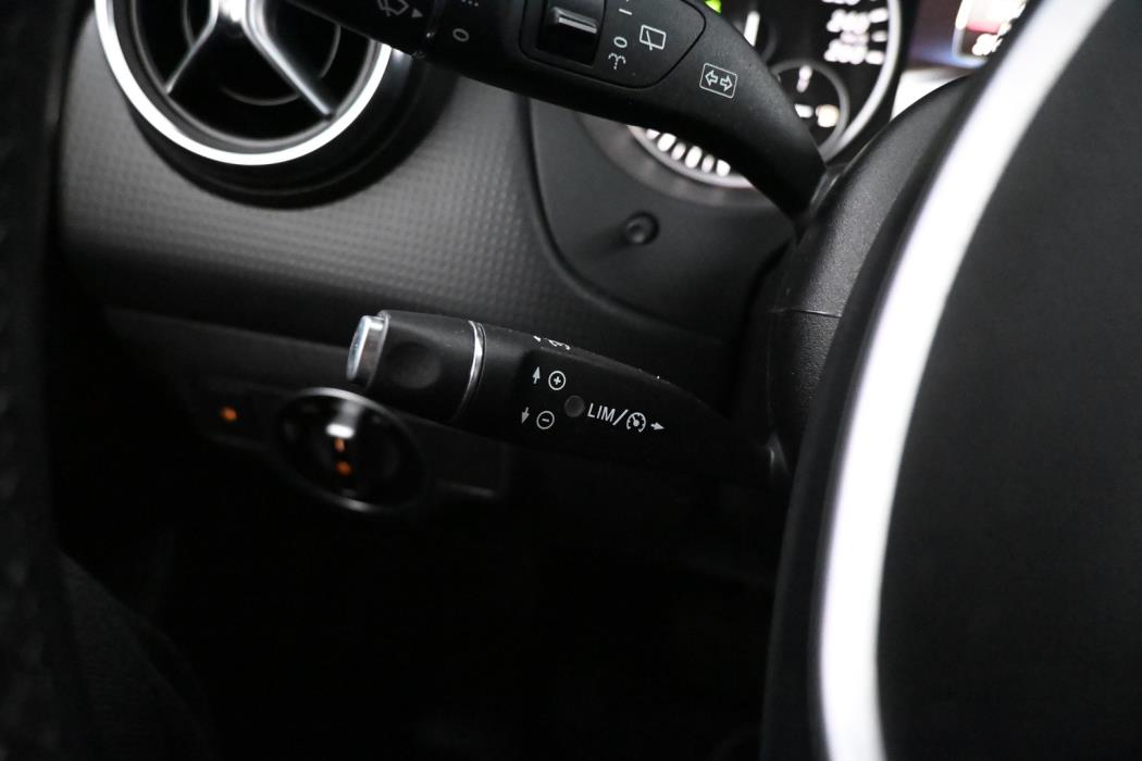 MERCEDES-BENZ A 2014