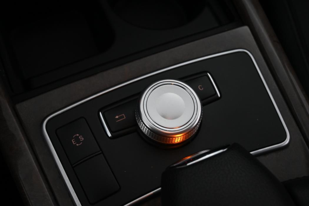 MERCEDES-BENZ E 2012