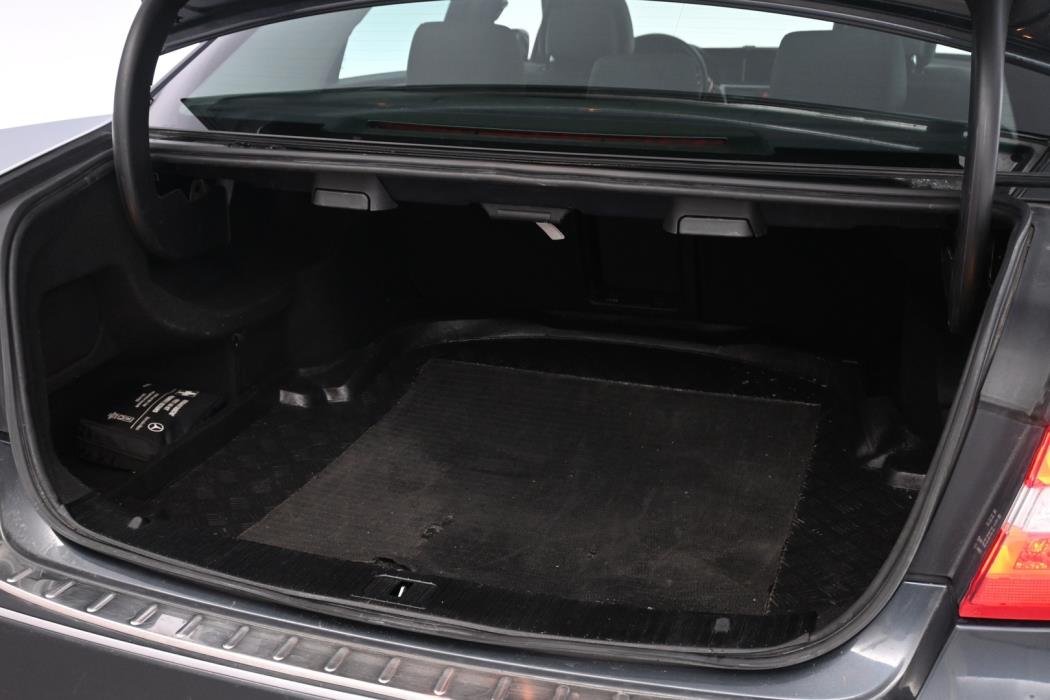 MERCEDES-BENZ E 2012