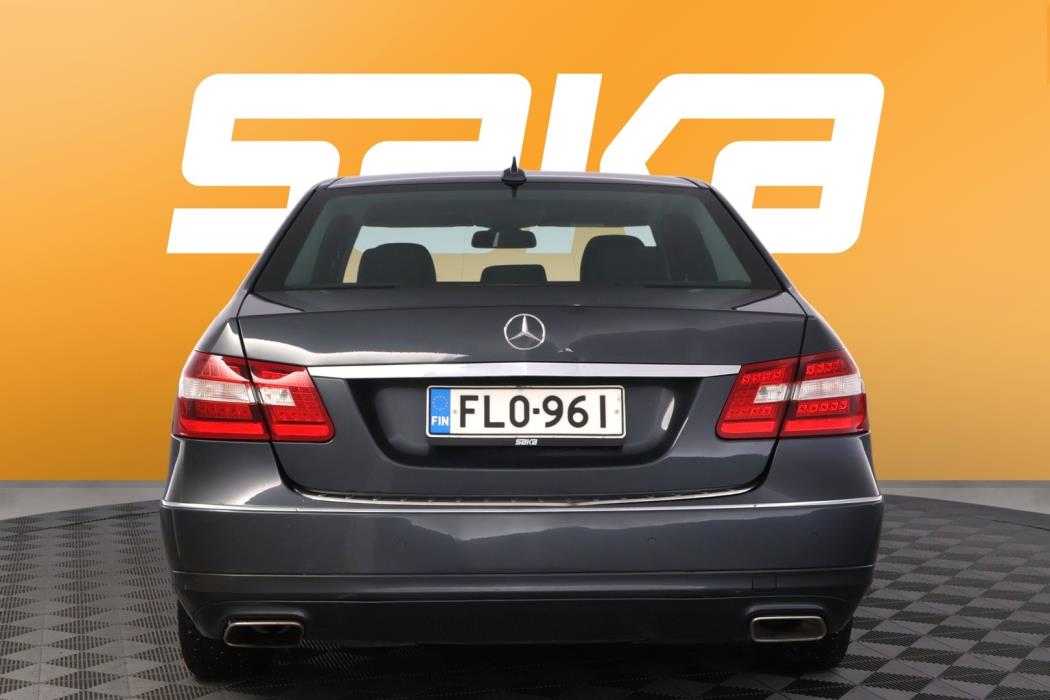 MERCEDES-BENZ E 2012