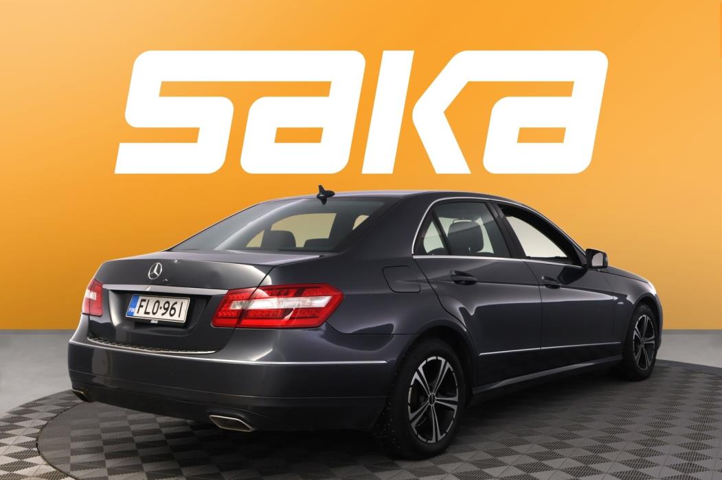 MERCEDES-BENZ E 2012