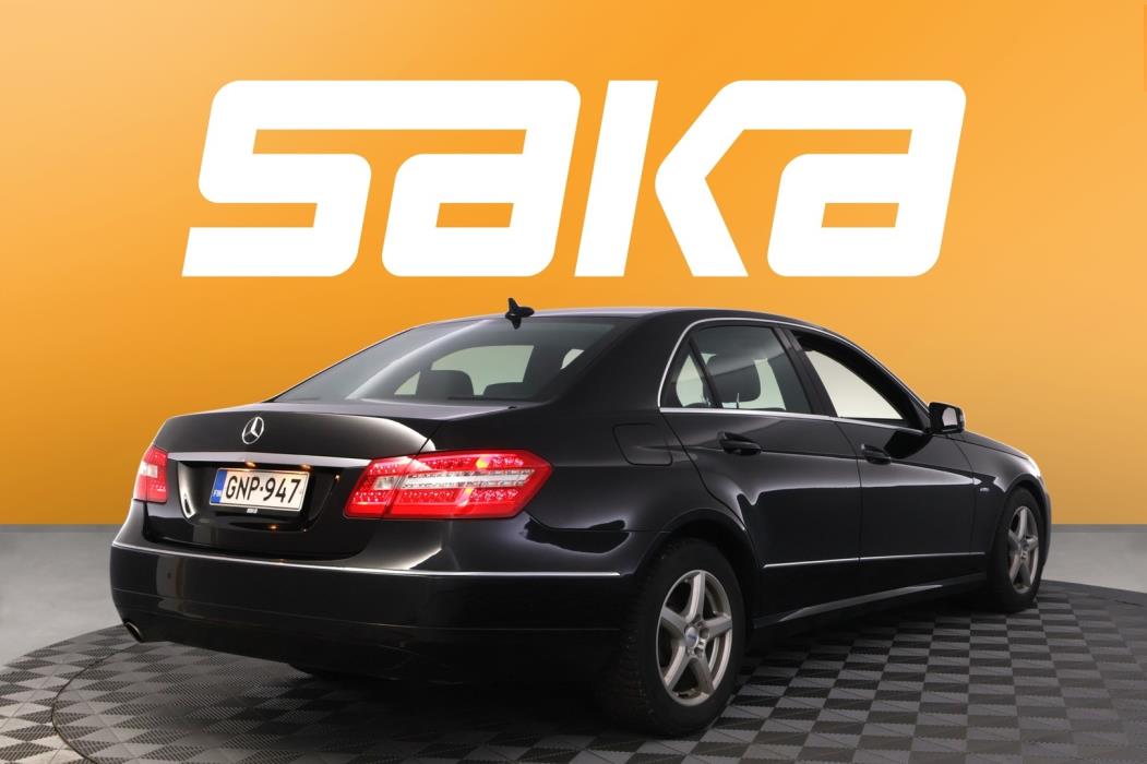 MERCEDES-BENZ E 2011