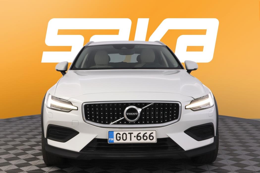 VOLVO V60 Cross Country 2022