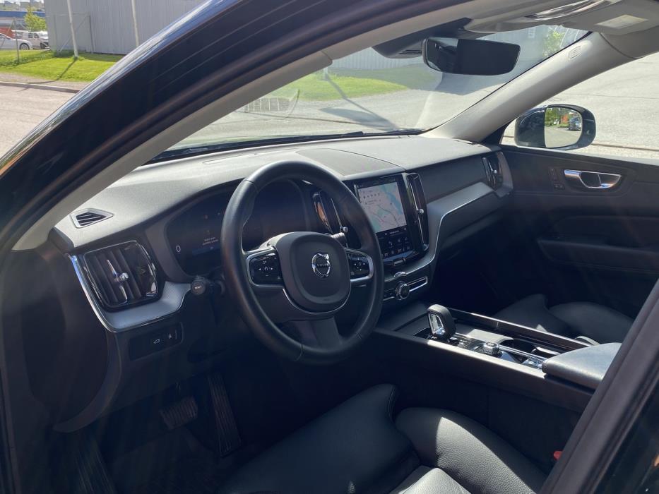 VOLVO XC60 2023