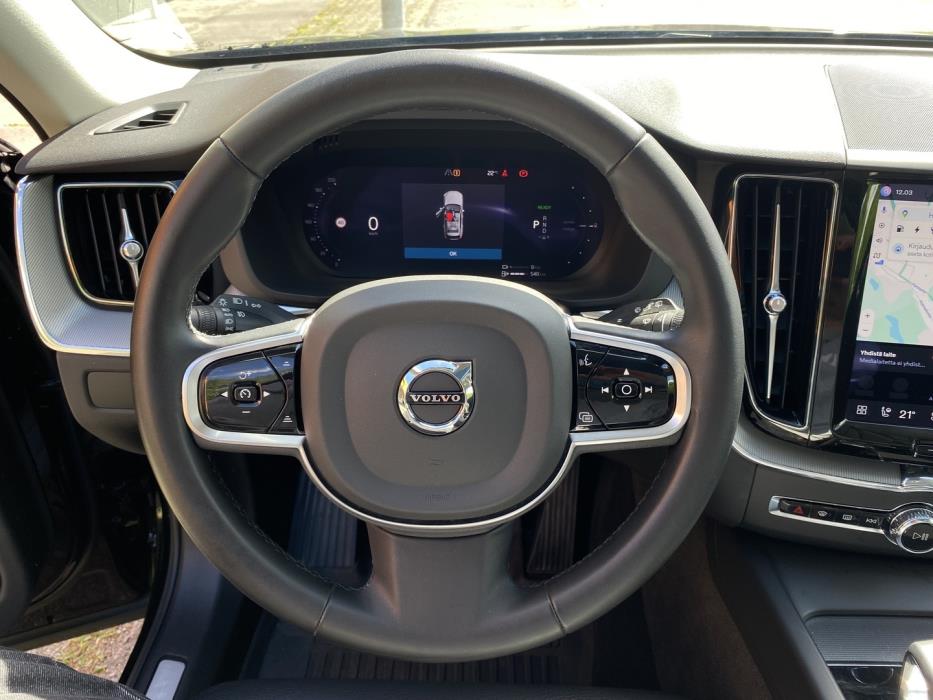VOLVO XC60 2023