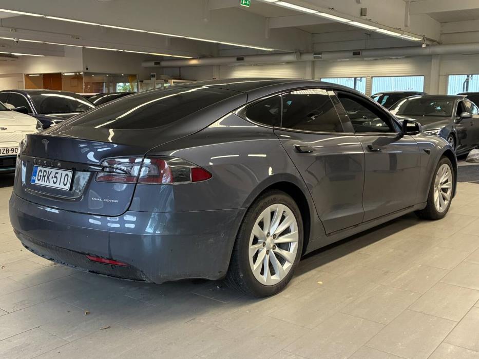 TESLA Model S 2021