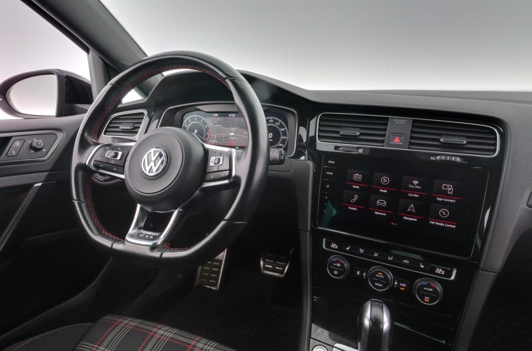 VOLKSWAGEN Golf 2018