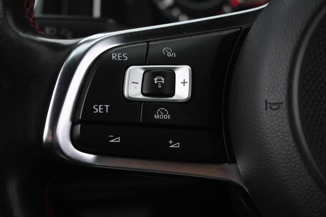 VOLKSWAGEN Golf 2018