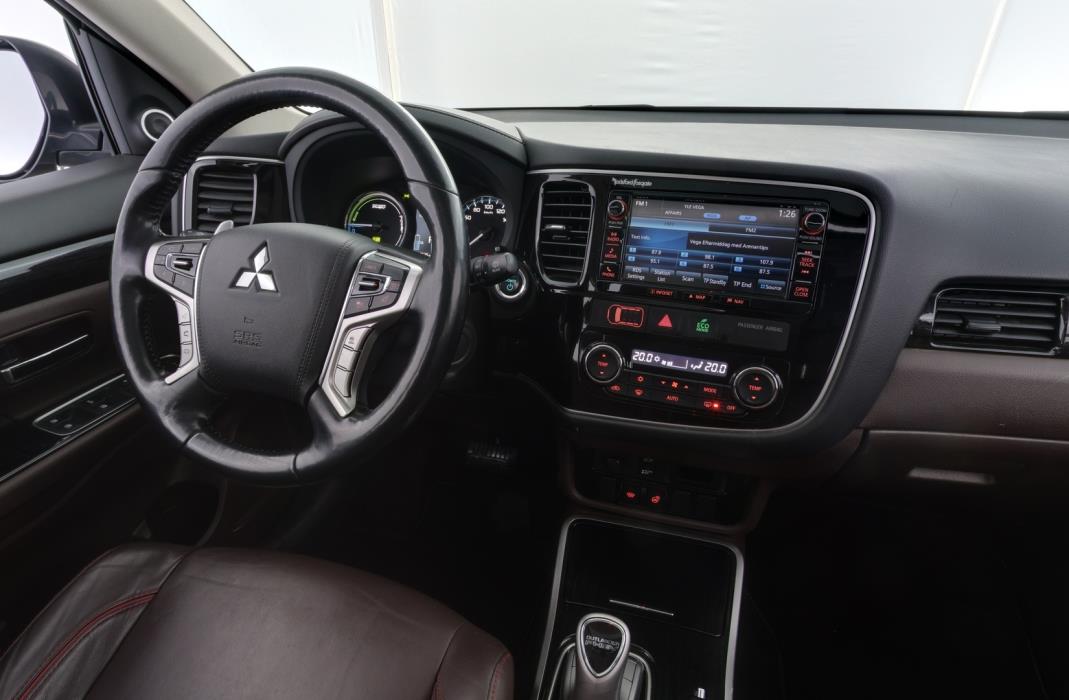 MITSUBISHI OUTLANDER PHEV 2016