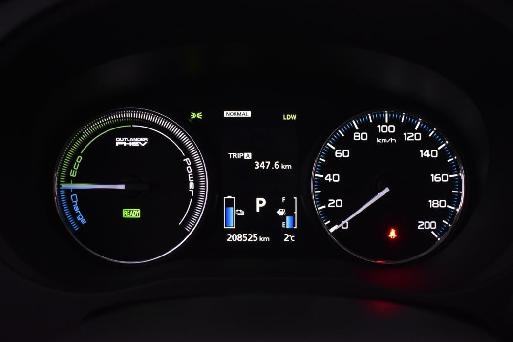 MITSUBISHI OUTLANDER PHEV 2016