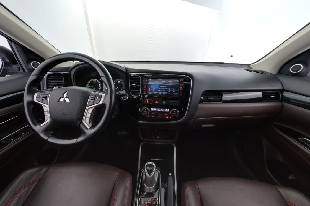 MITSUBISHI OUTLANDER PHEV 2016