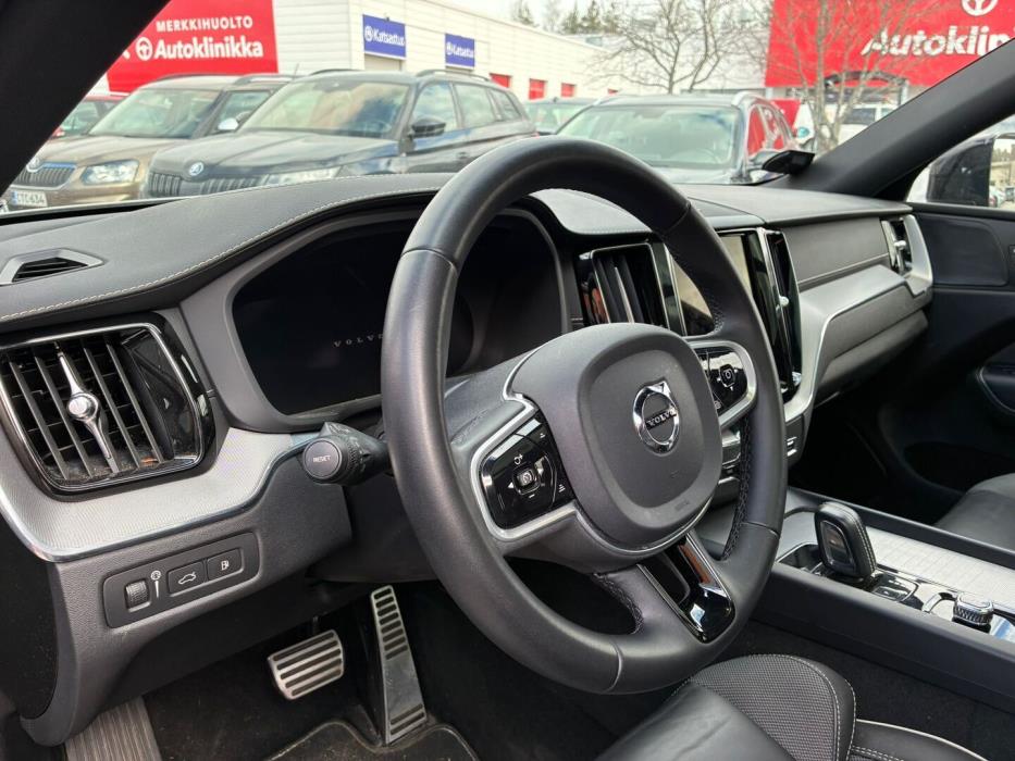 VOLVO XC60 2022