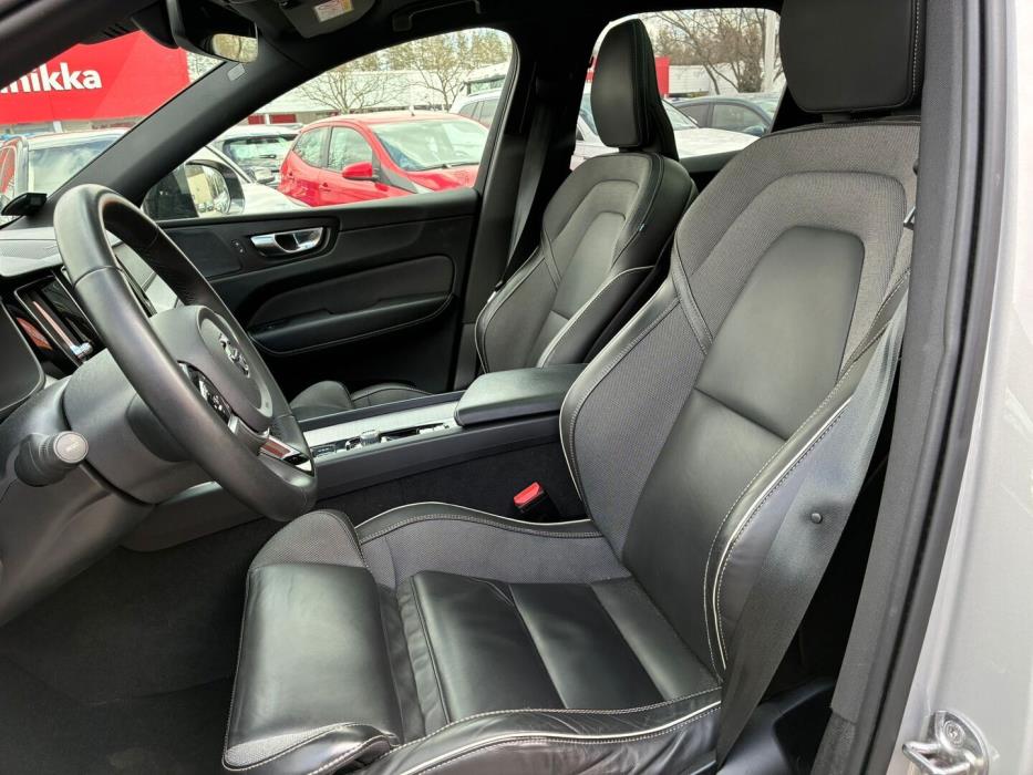 VOLVO XC60 2022