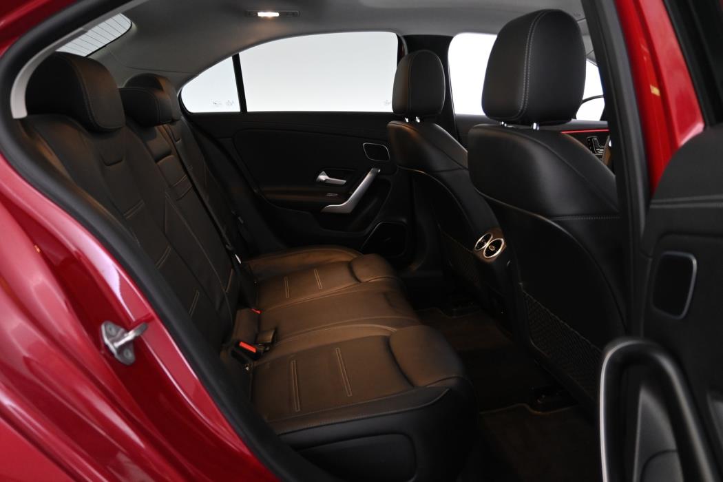 MERCEDES-BENZ A 2021