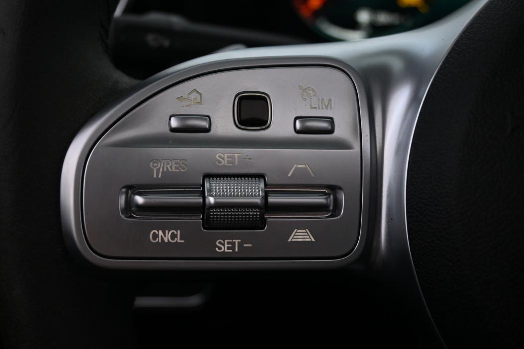 MERCEDES-BENZ A 2021