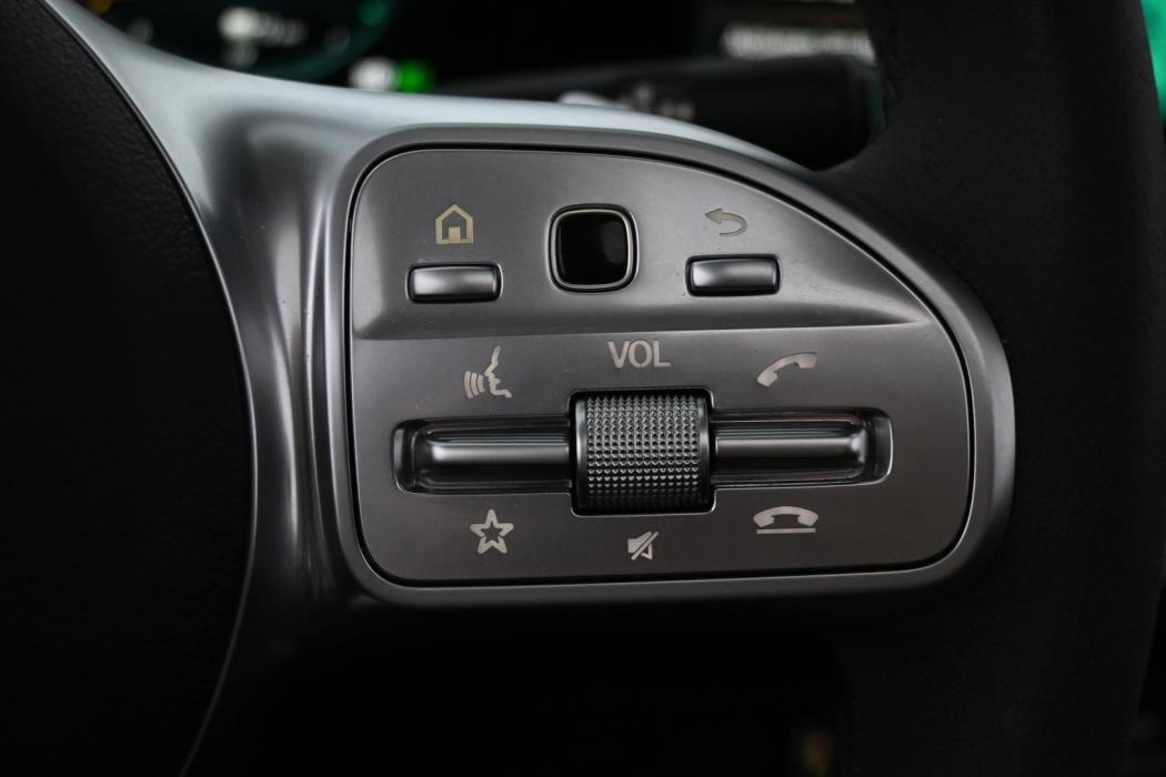 MERCEDES-BENZ A 2021