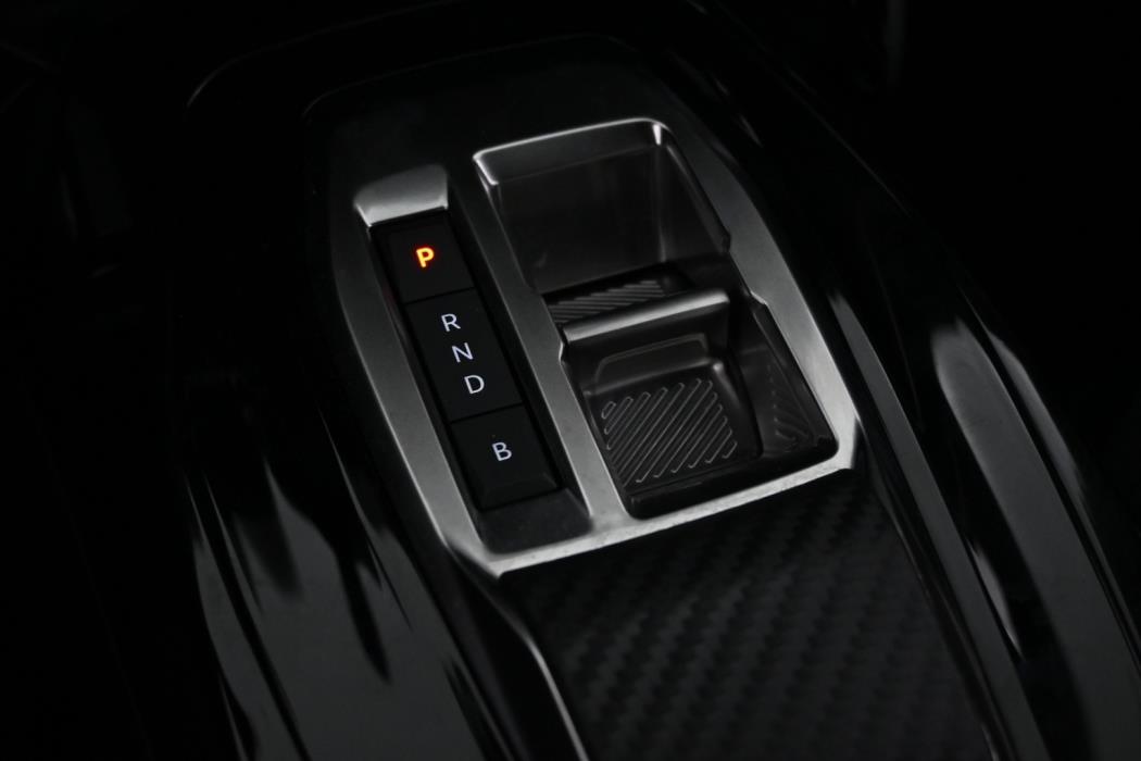 PEUGEOT e-2008 2024