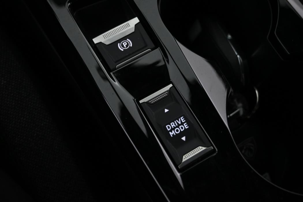 PEUGEOT e-2008 2024