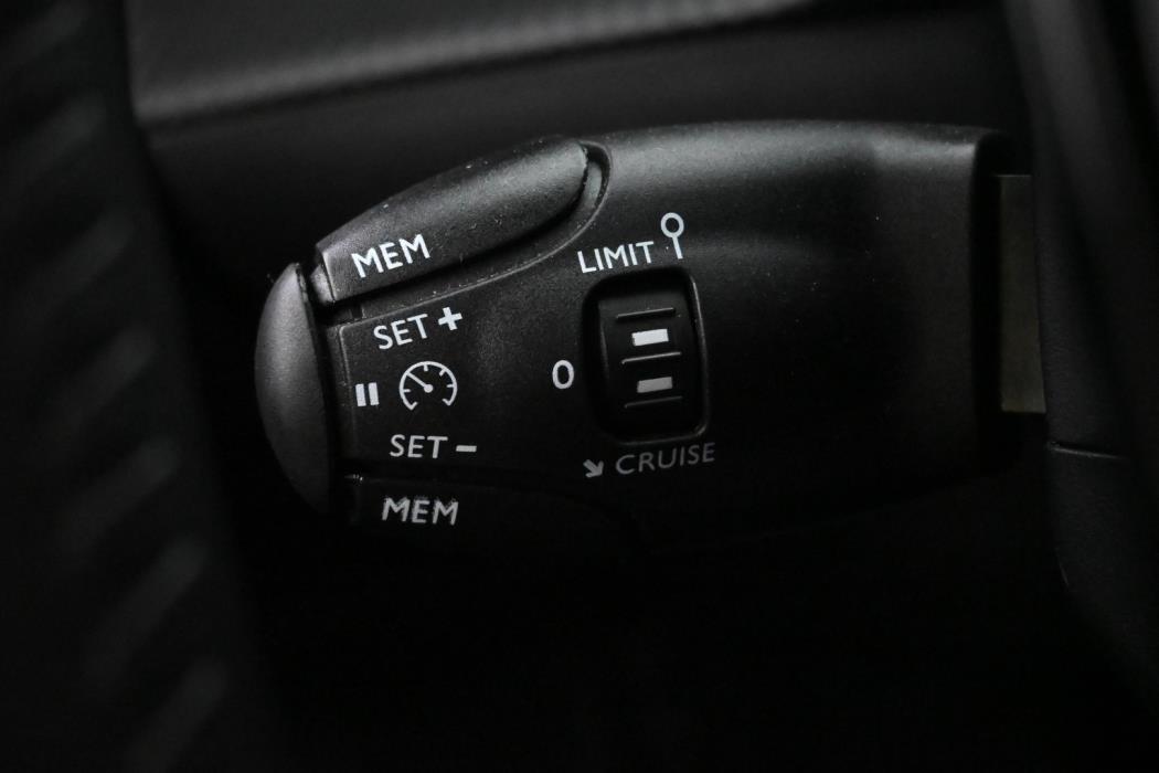 PEUGEOT e-2008 2024