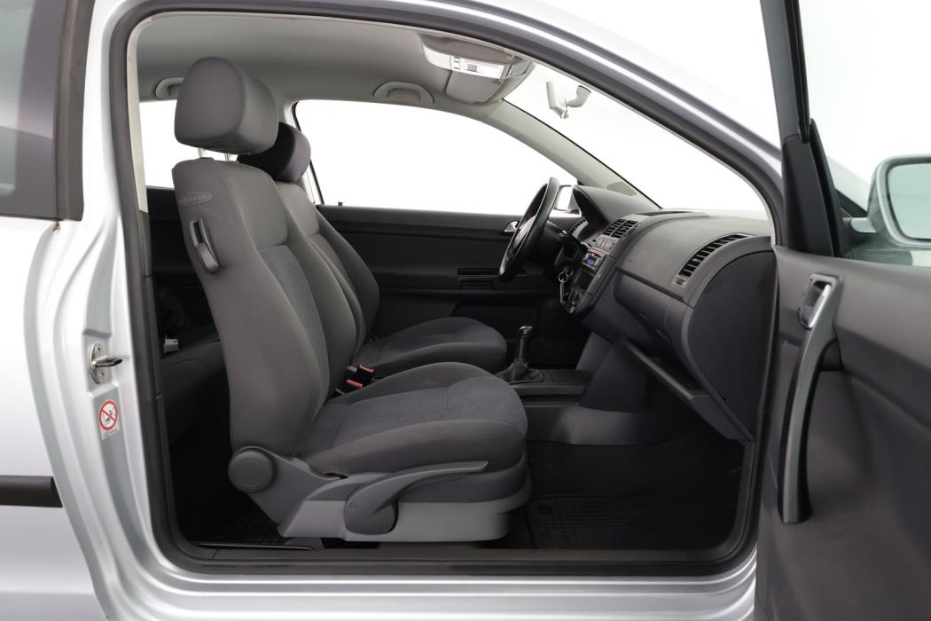 VOLKSWAGEN Polo 2003