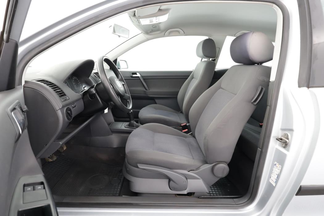 VOLKSWAGEN Polo 2003