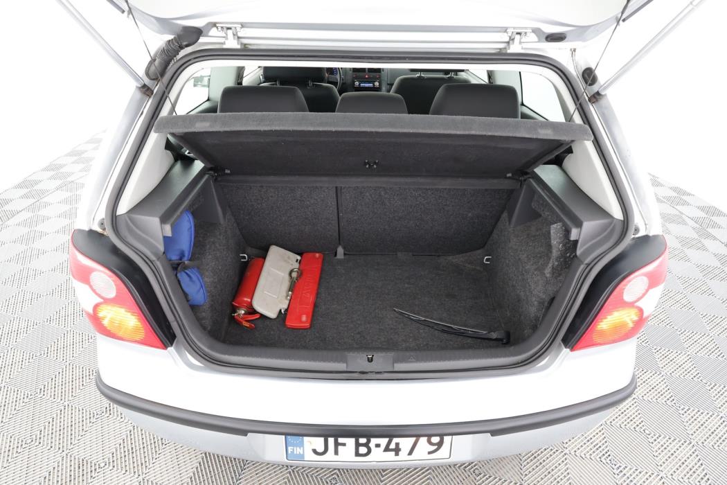 VOLKSWAGEN Polo 2003