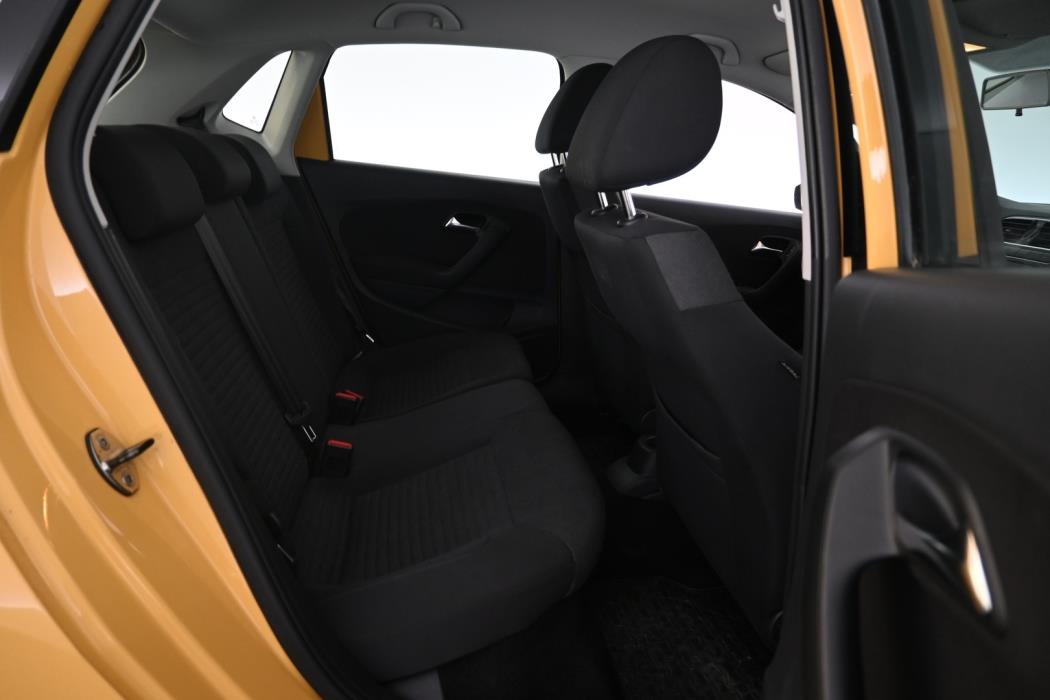 VOLKSWAGEN Polo 2011