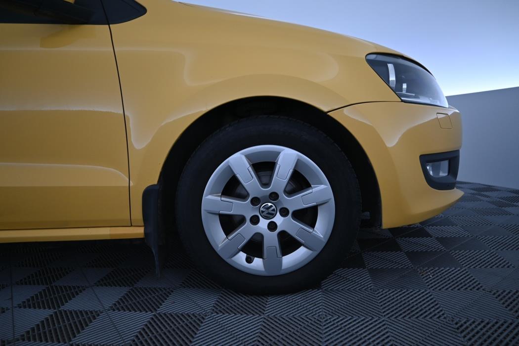 VOLKSWAGEN Polo 2011