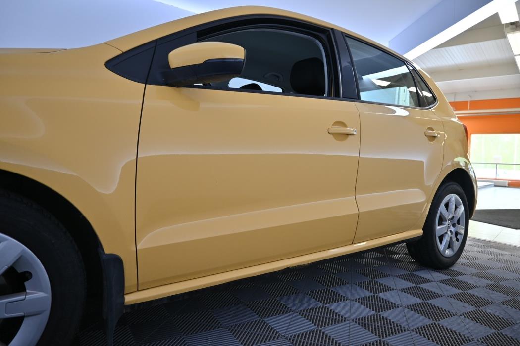 VOLKSWAGEN Polo 2011