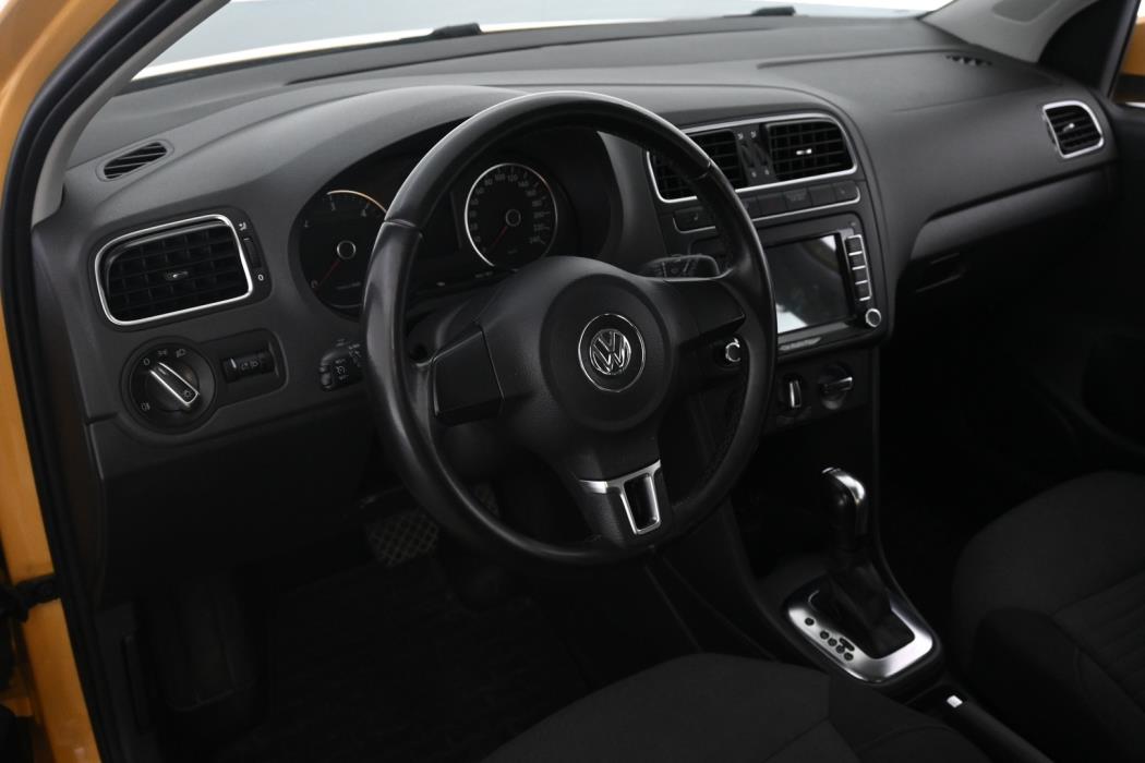 VOLKSWAGEN Polo 2011