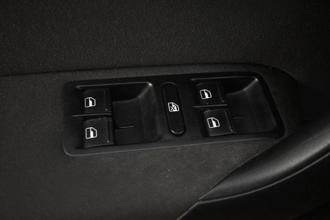 VOLKSWAGEN Polo 2011